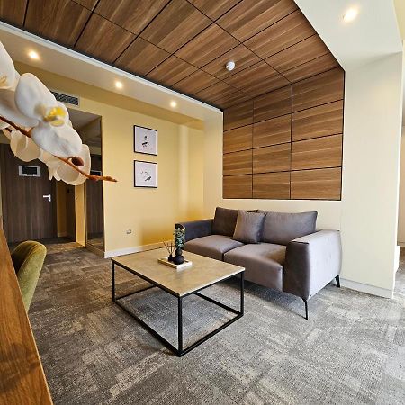Hotel Etna Gracanica  Eksteriør bilde