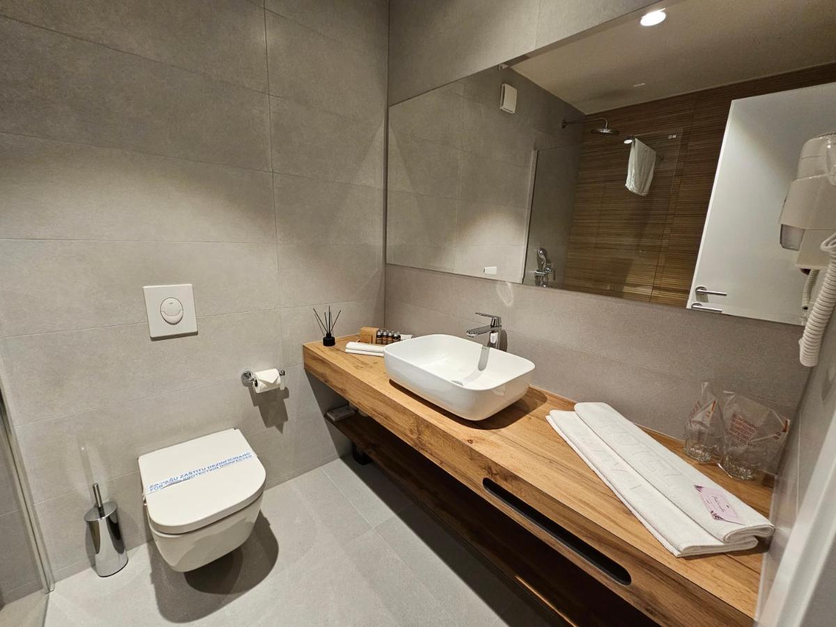 Hotel Etna Gracanica  Eksteriør bilde