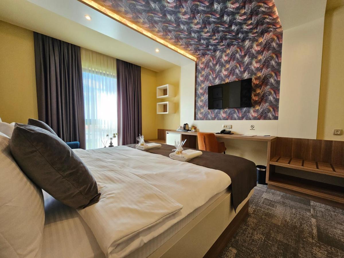 Hotel Etna Gracanica  Eksteriør bilde