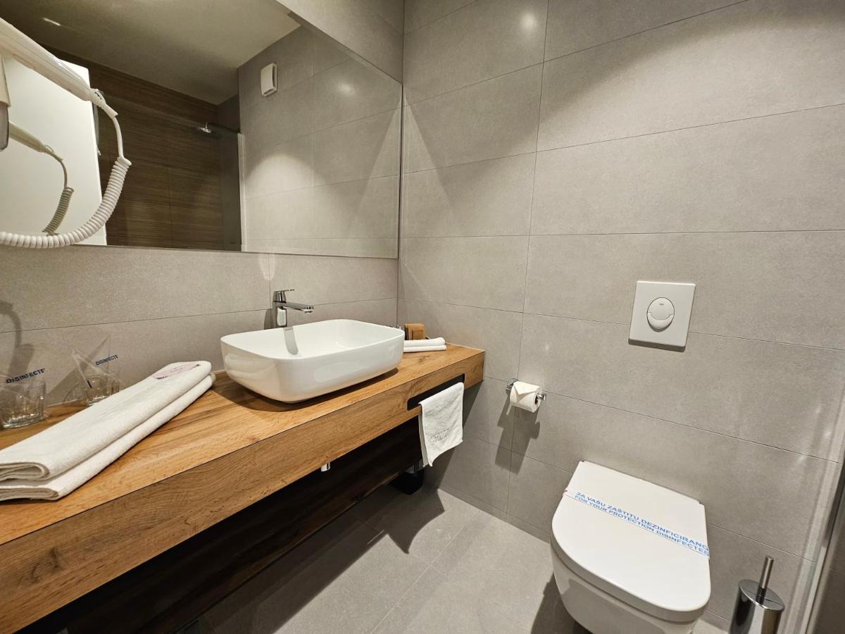 Hotel Etna Gracanica  Eksteriør bilde
