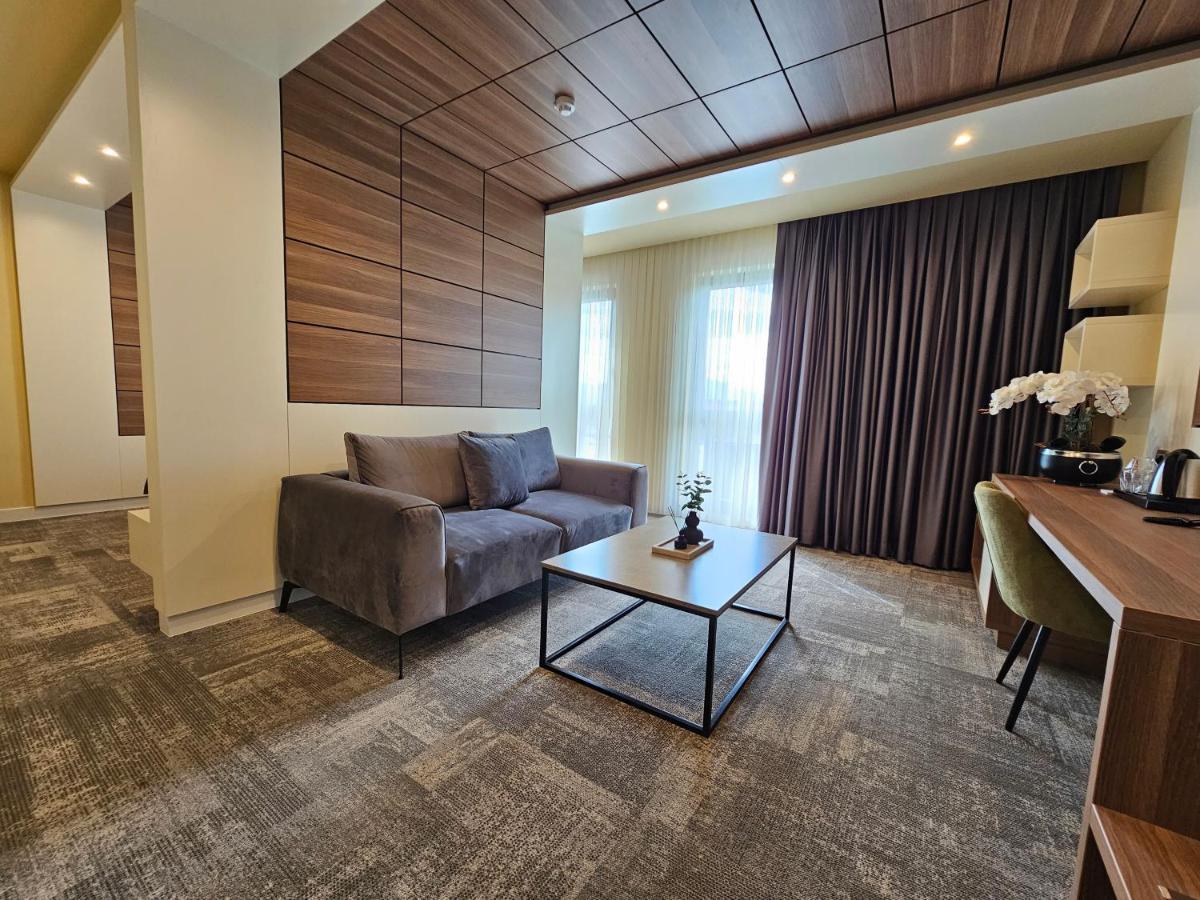 Hotel Etna Gracanica  Eksteriør bilde
