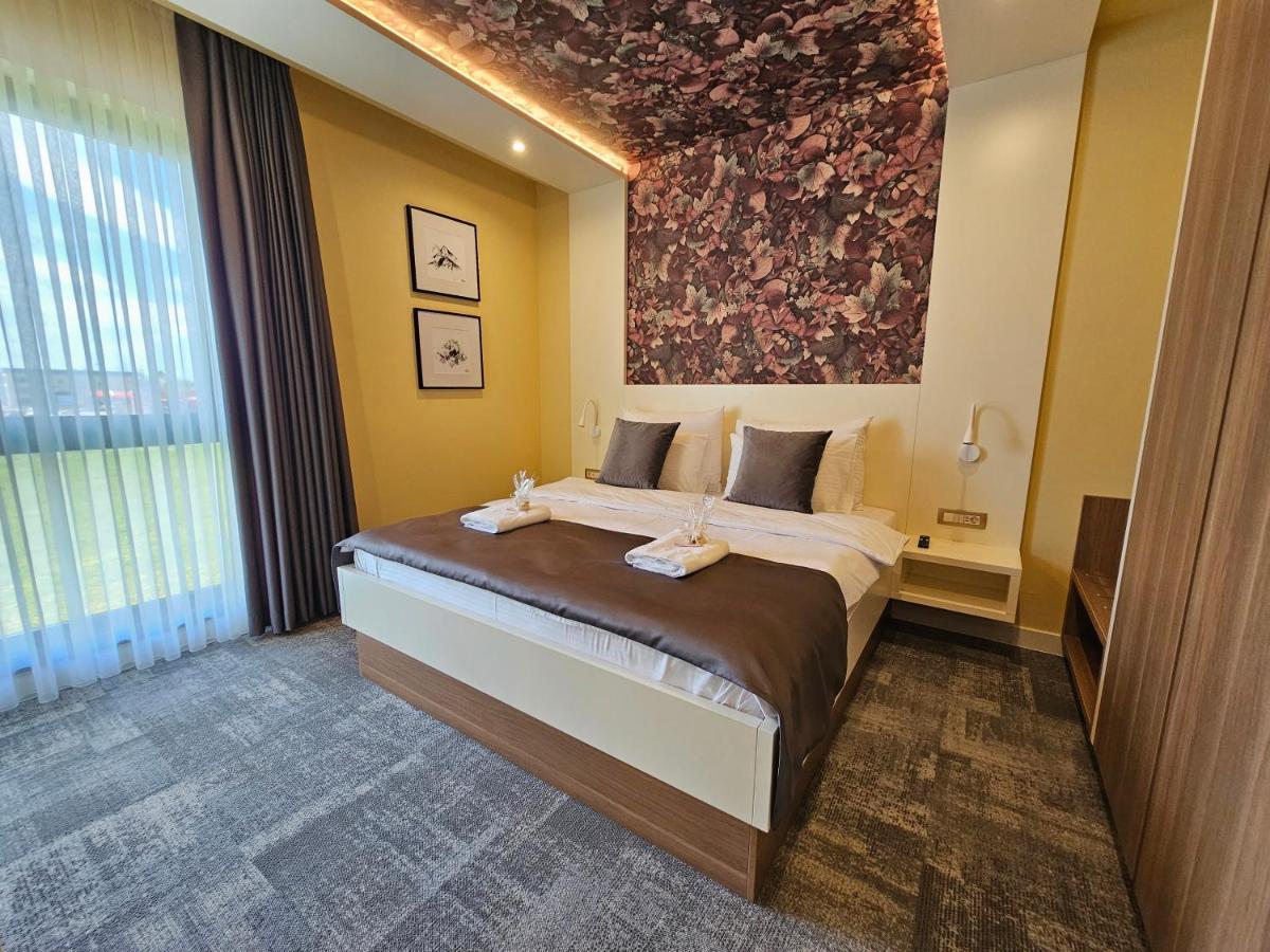 Hotel Etna Gracanica  Eksteriør bilde