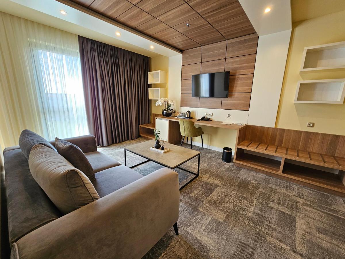 Hotel Etna Gracanica  Eksteriør bilde
